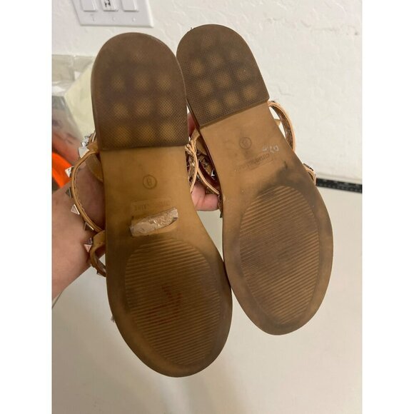 Cushionaire Memory Foam Tan with Silver Studded Ankle Strappy Sandals Sz 8M - Picture 4 of 4